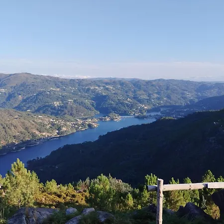 بيت للعطل Abrigo Do Verao Maison Pres Du Rio Caldo